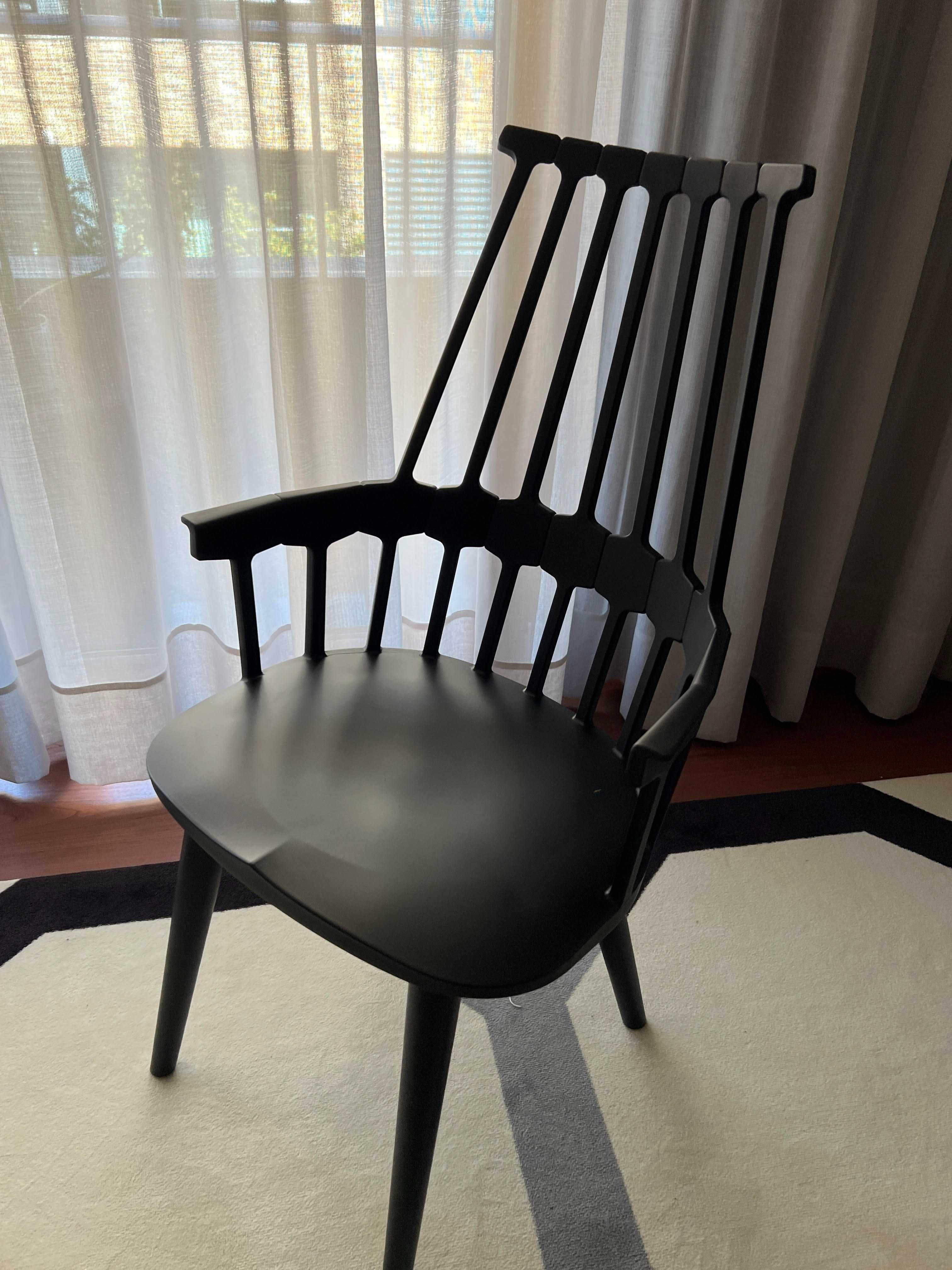 Cadeira de madeira preta marca Kartell (Modelo Comback Black)