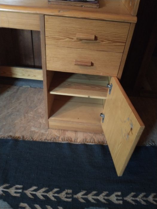 Sekretarzyk sosnowy zamykany Biurko