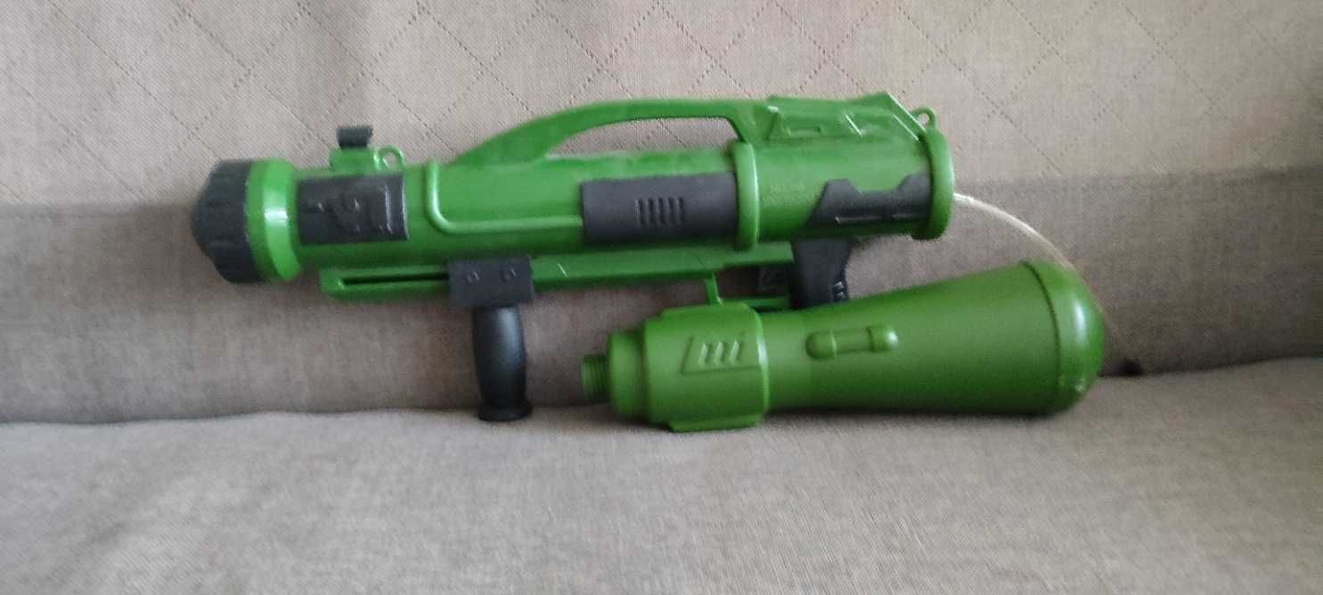Pistolet na wodę. Bazuka.