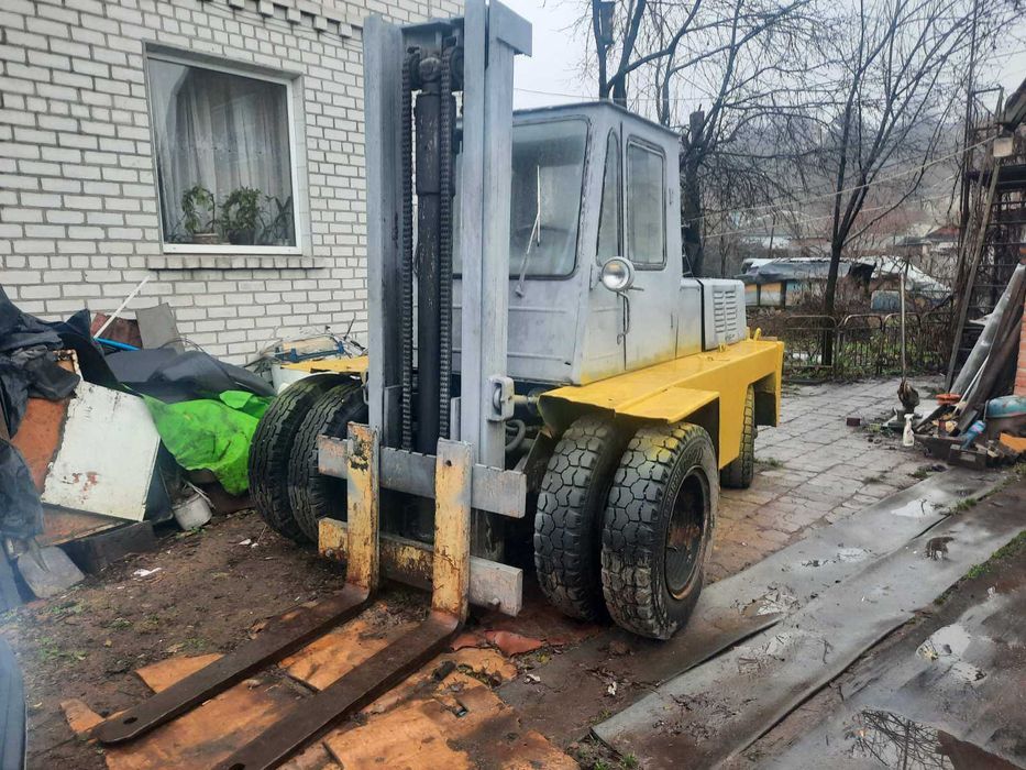 Навантажувач вилковий Львівський 5т