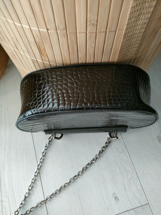 Torebka na łańcuszku Sinsay