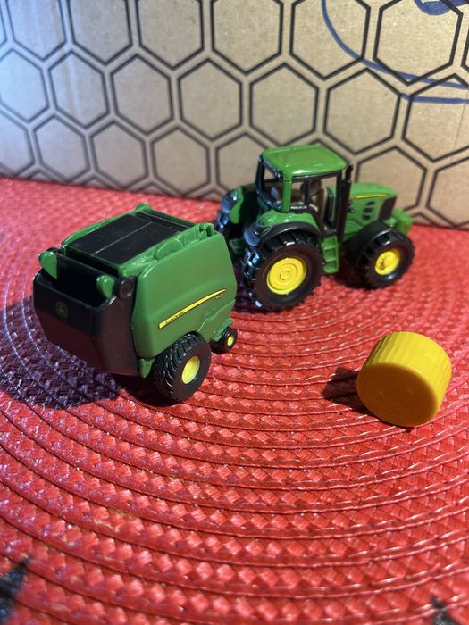 Traktor plus prasa Siku John Deere 7530 plus 990