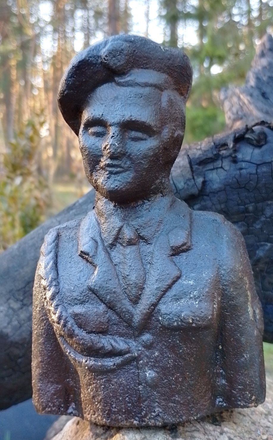 Stare popiersie generała Maczka.PSZZ.