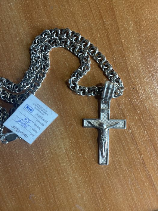 Срібна цепочка з хрестиком