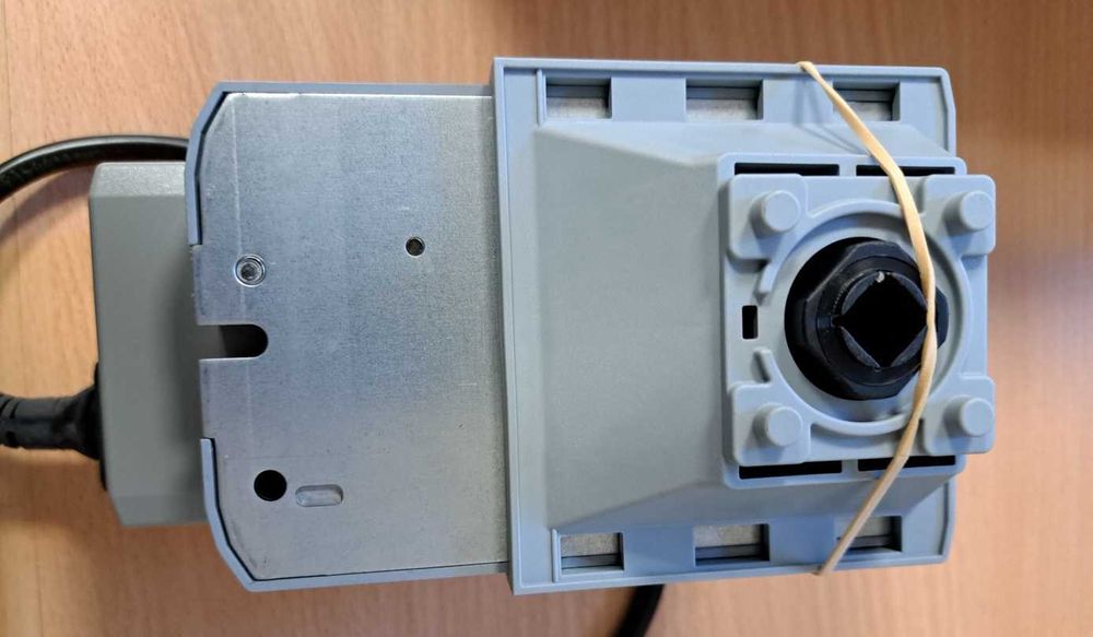 Siłowniki Belimo LRQ24A z zaworem kulowym