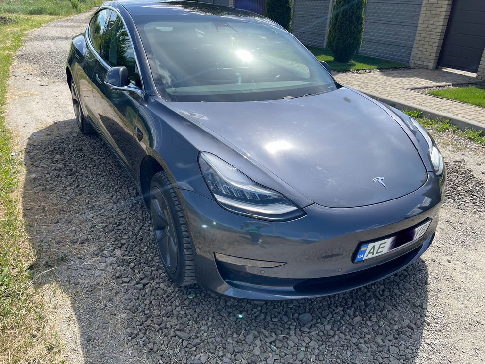 Tesla Model 3-2019