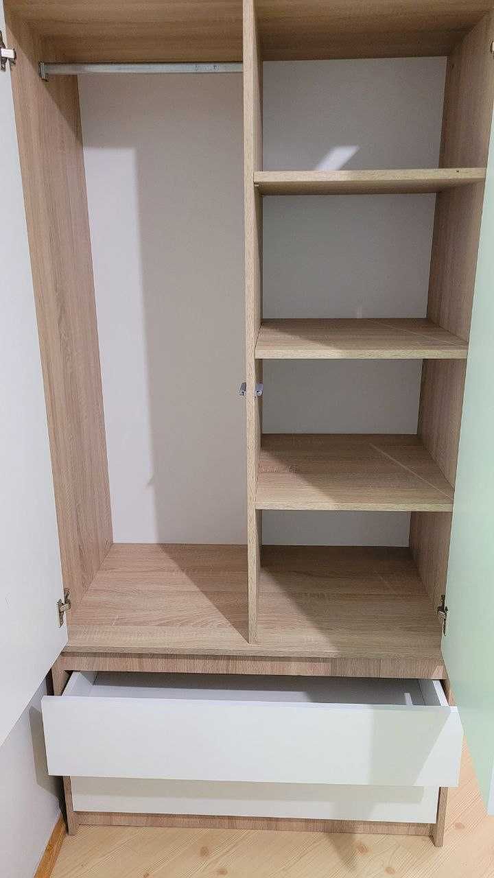 Nowoczesną szafę w bardzo dobrym stanie