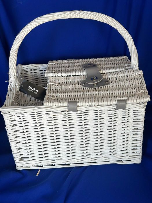 Kosz piknikowy DUCA z wyposażeniem naczyń i sztućców-wiklinowy, biały