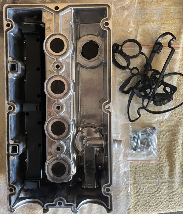 Клапанная крышка Opel Astra Meriva Zafira Vectra  xep, xe1