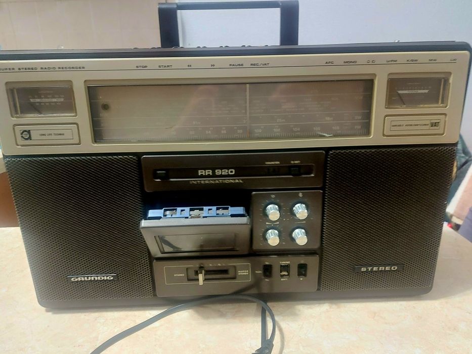 Grundig магнитола.