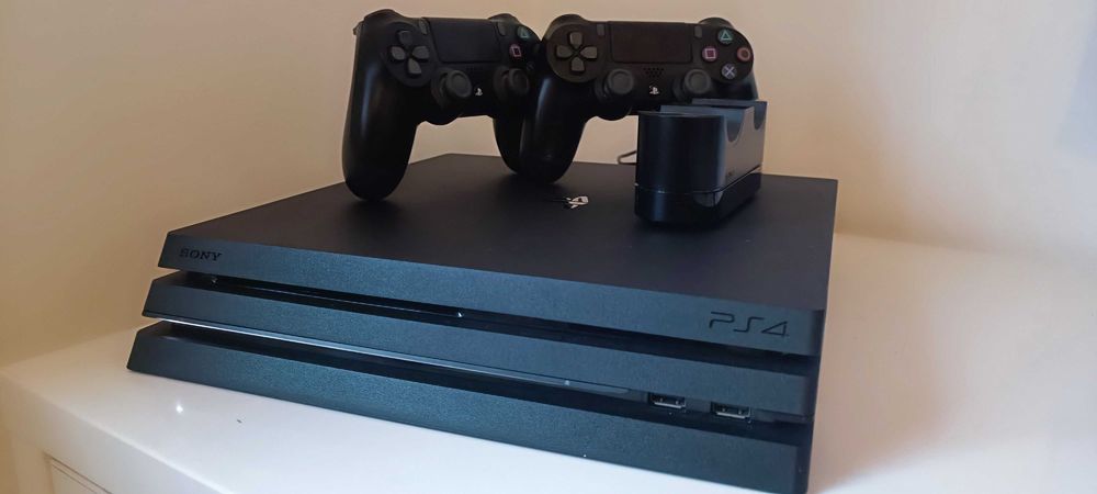 PlayStation 4 Pro 1tb + Acessórios e manutenção feita