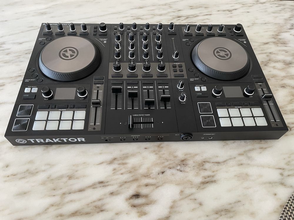 Native Instruments Traktor kontrol S4 Mk3 + Decksaver