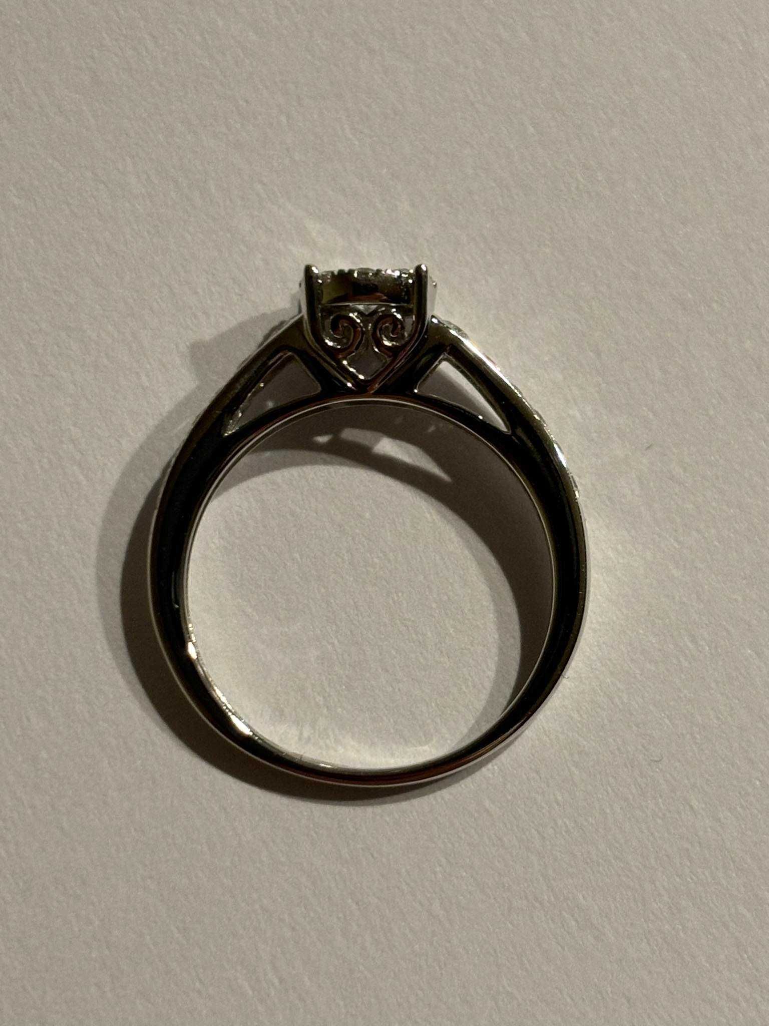Pierścionek Białe złoto- 22 diamenty 0,50CT- Apart- Roz.13