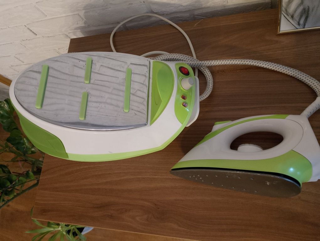 Żelazko ze stacją pary Tchibo TCM typ 6284/4 2300W parowe