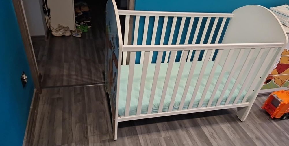 Łóżeczko z Kubusia Puchatka materac 120x60 hiding dobranocka