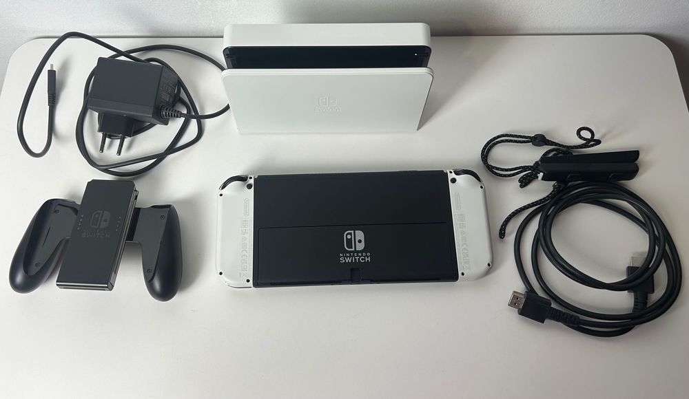 Nintendo Switch OLED Branco + 3 Jogos + Acessórios (Como Novo)
