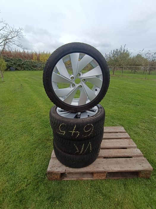 Felgi Golf 7/8 205/50r17 Bridgestone Blizzak LM005