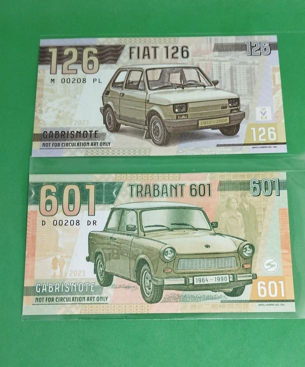 Sprzedam dwa banknoty kolekcjonerskie Fiat 126 p. plus Trabant 601.