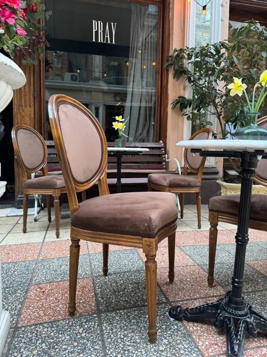 Стулья медальон в наличии  6 шт