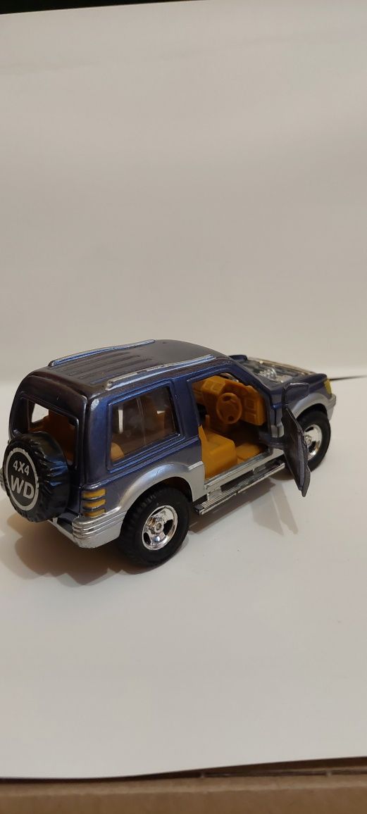Resorak samochodzik jeep