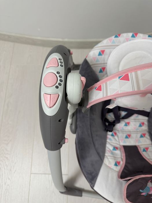 Дитяча гойдалка, заколисуючий центр