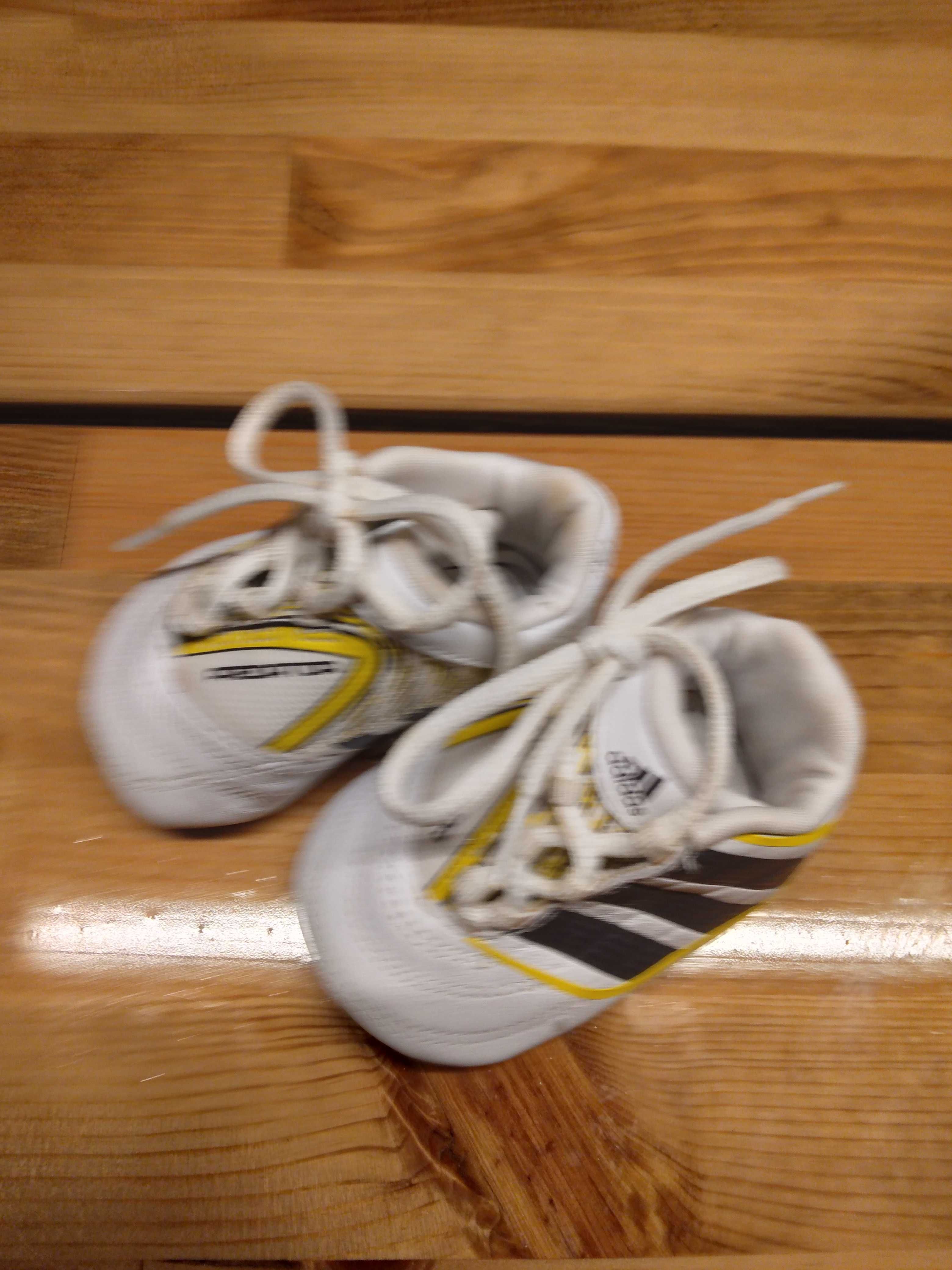 Adidasy dla niemowlaka z mieciutkiej skóry