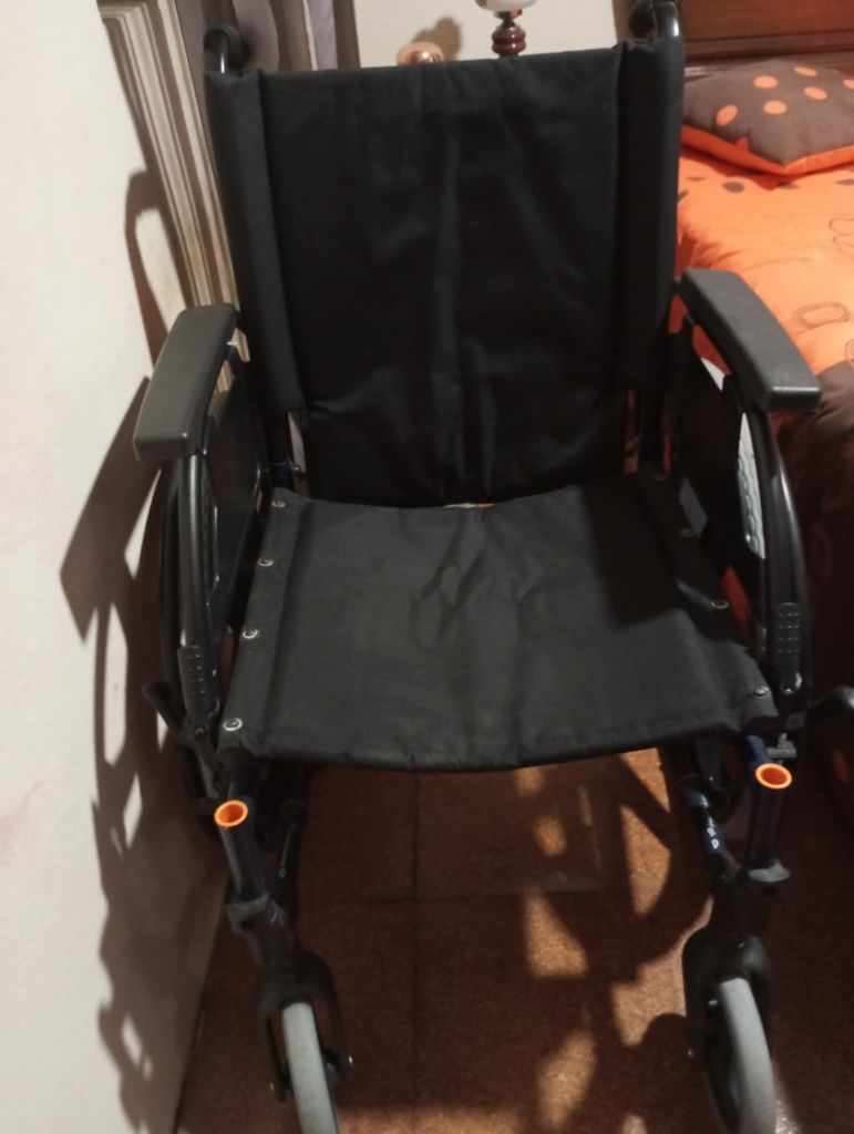 Vendo cadeira de rodas