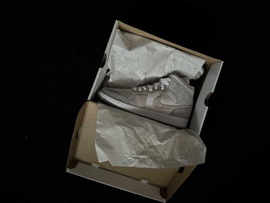 Air Jordan 1 Mid Particle Grey