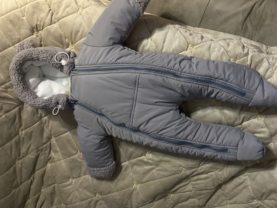 Продам дитячий зимній комбінезон на 3-6 місяців