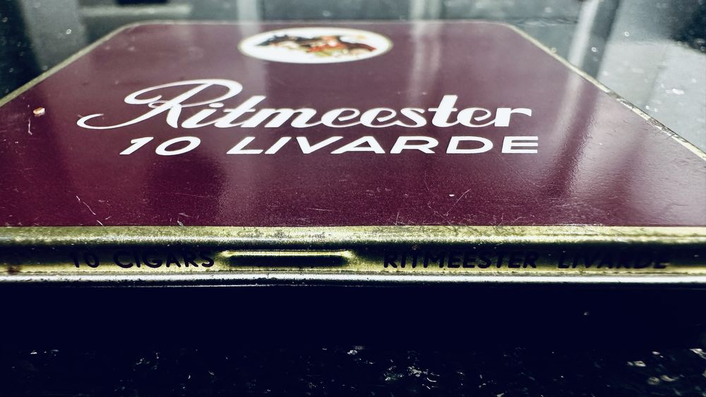 Stara blaszane pudełko po papierosach RITMEESTER