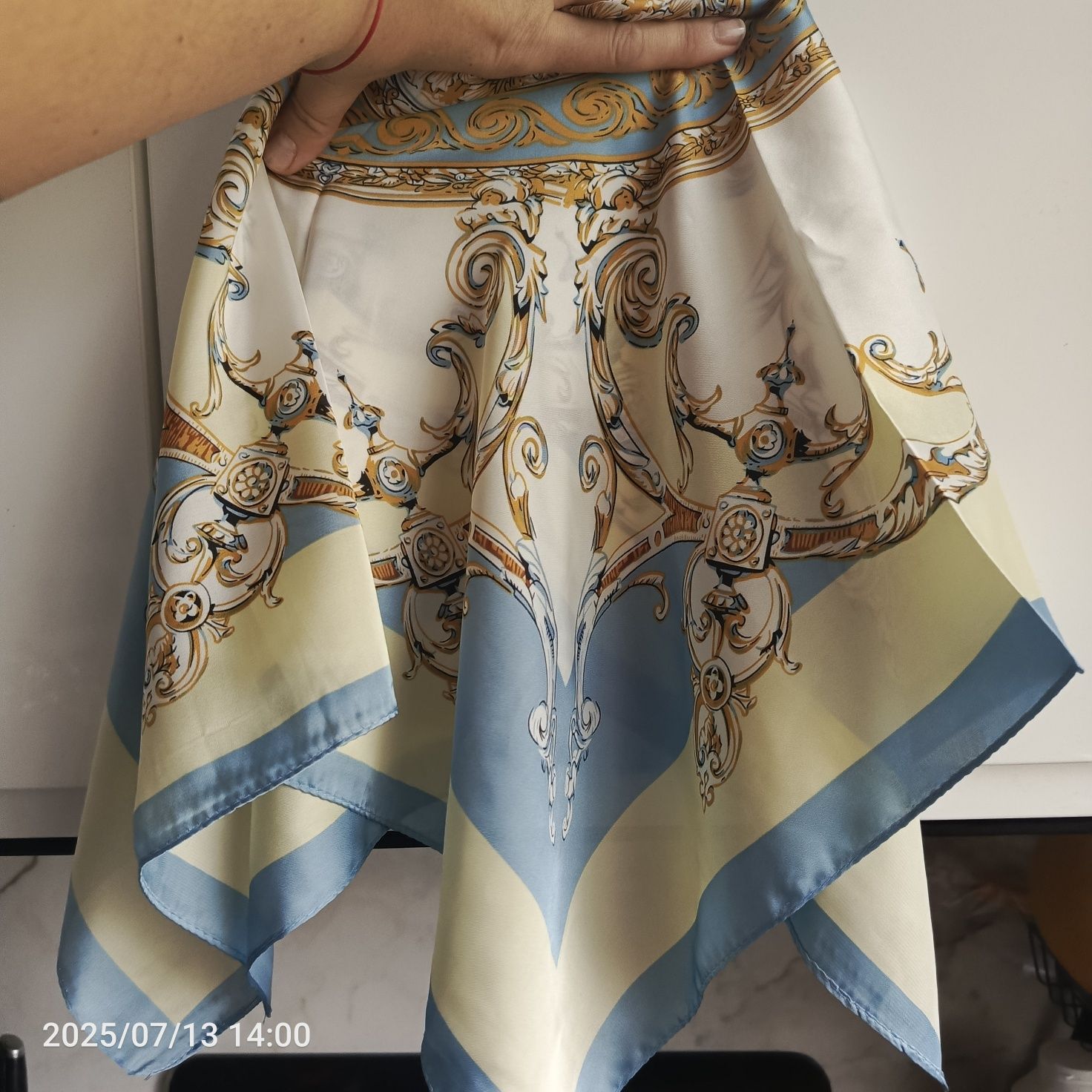 Nowa przepiękna kwadratowa Apaszka 70 cm jedwab sztuczny