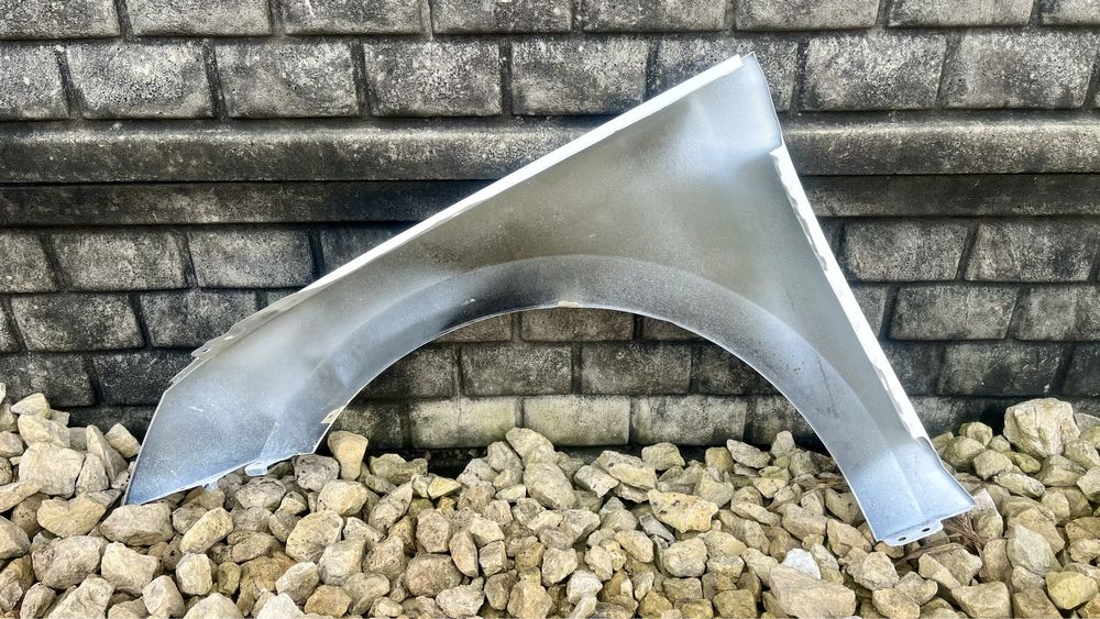 Blotnik przedni prawy LF9E bialy Skoda Octavia 4 IV 5E3 19- oryginal