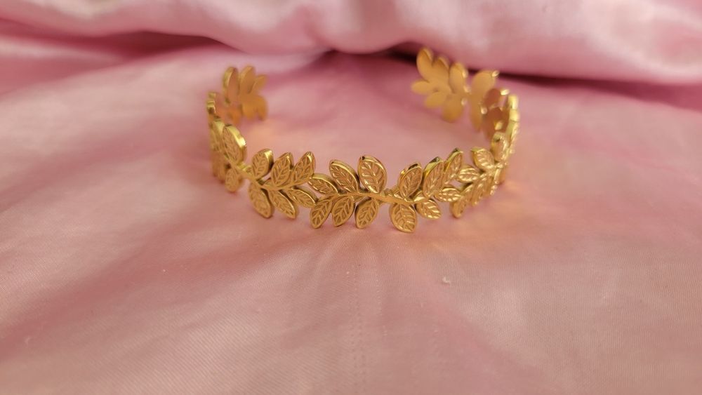 Bracelete em Folhas Dourada de Aço Inoxidável
