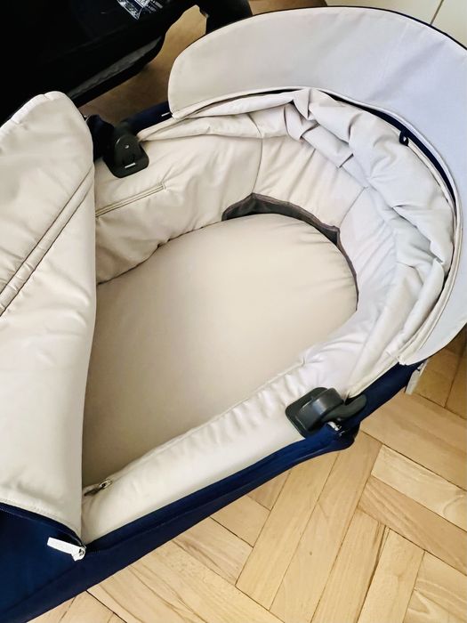 Wózek Stokke Trailz spacerówka i gondolka nowa wersja granatowa