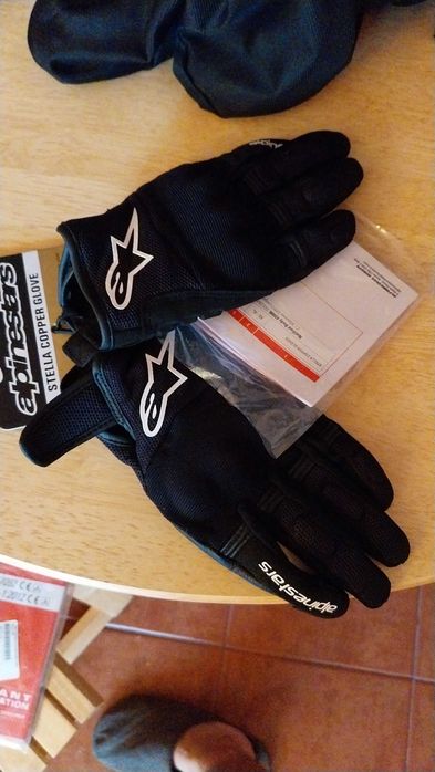 Luvas tamanho S. Novas por estrear