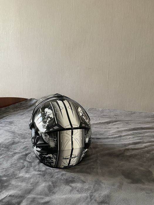 Продається шолом кросовий білого кольору,надівався пару разів,ідеал