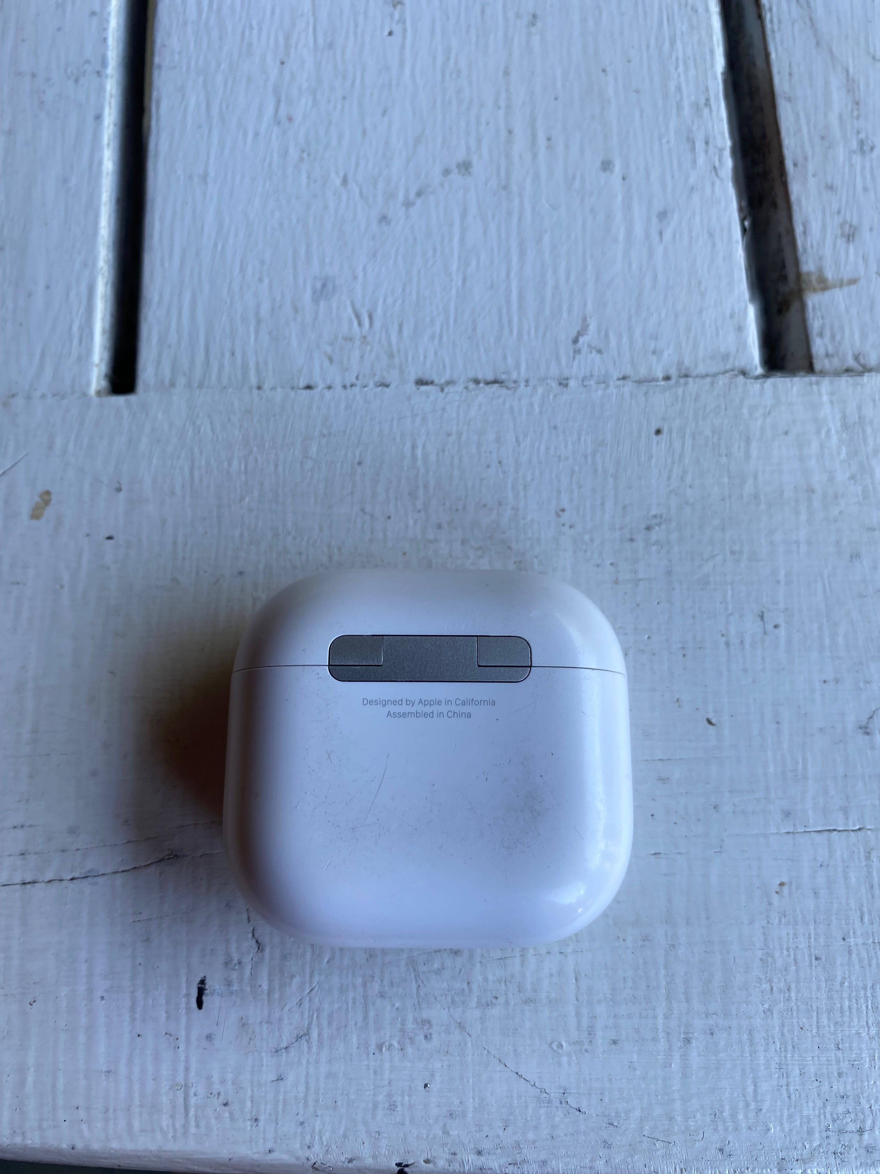 Słuchawki AirPods W dobrym stanie