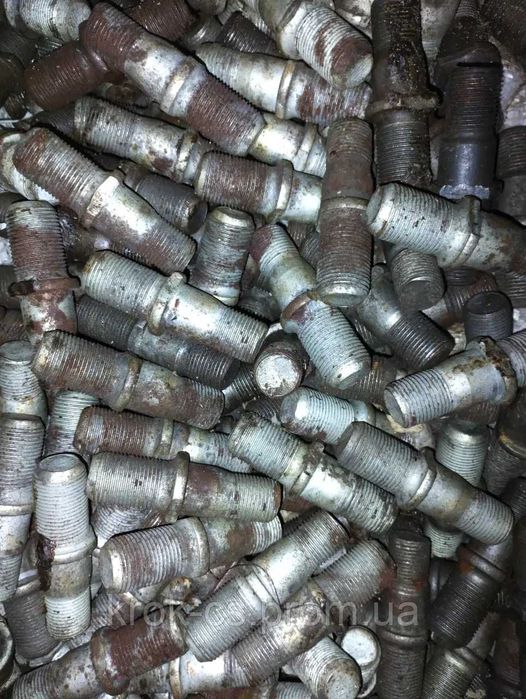 Шпилька переднього колеса ЗІЛ 130 (права,ліва) СРСР