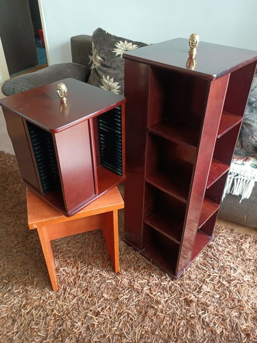 Regał obrotowy drewniany na płyty CD kasetysety