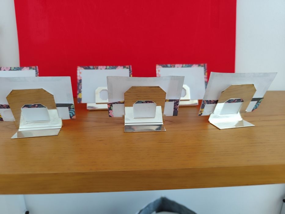 Cartões de lugares de silver plate