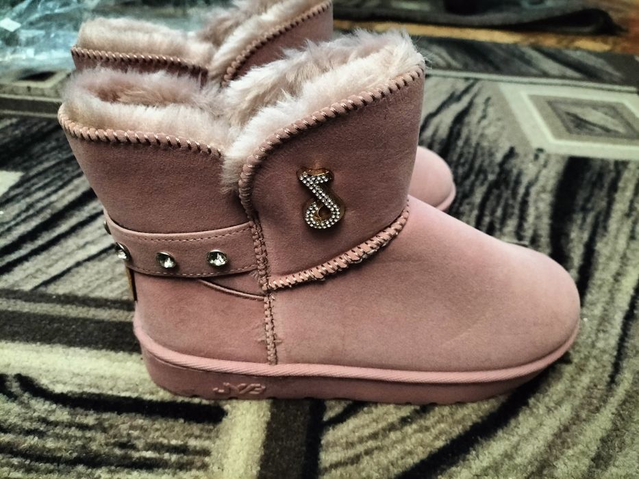 Взуття на продаж