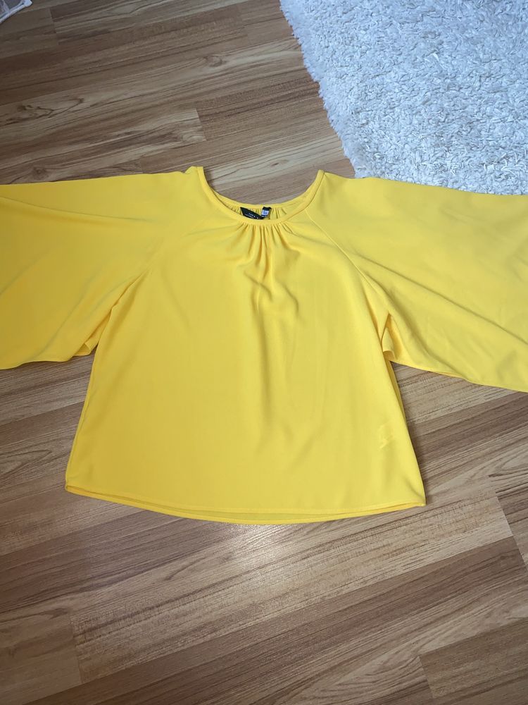Блуза Zara, з короткими рукавами та розрізами