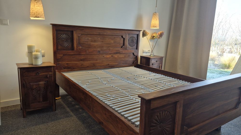 Zestaw łóżko kolonialne z szafkami nocnymi -lite drewno palisander