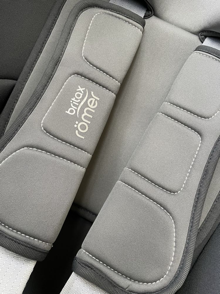 Автокрісло Britax Römer TRIFIX2 i-SIZE (Storm Grey)