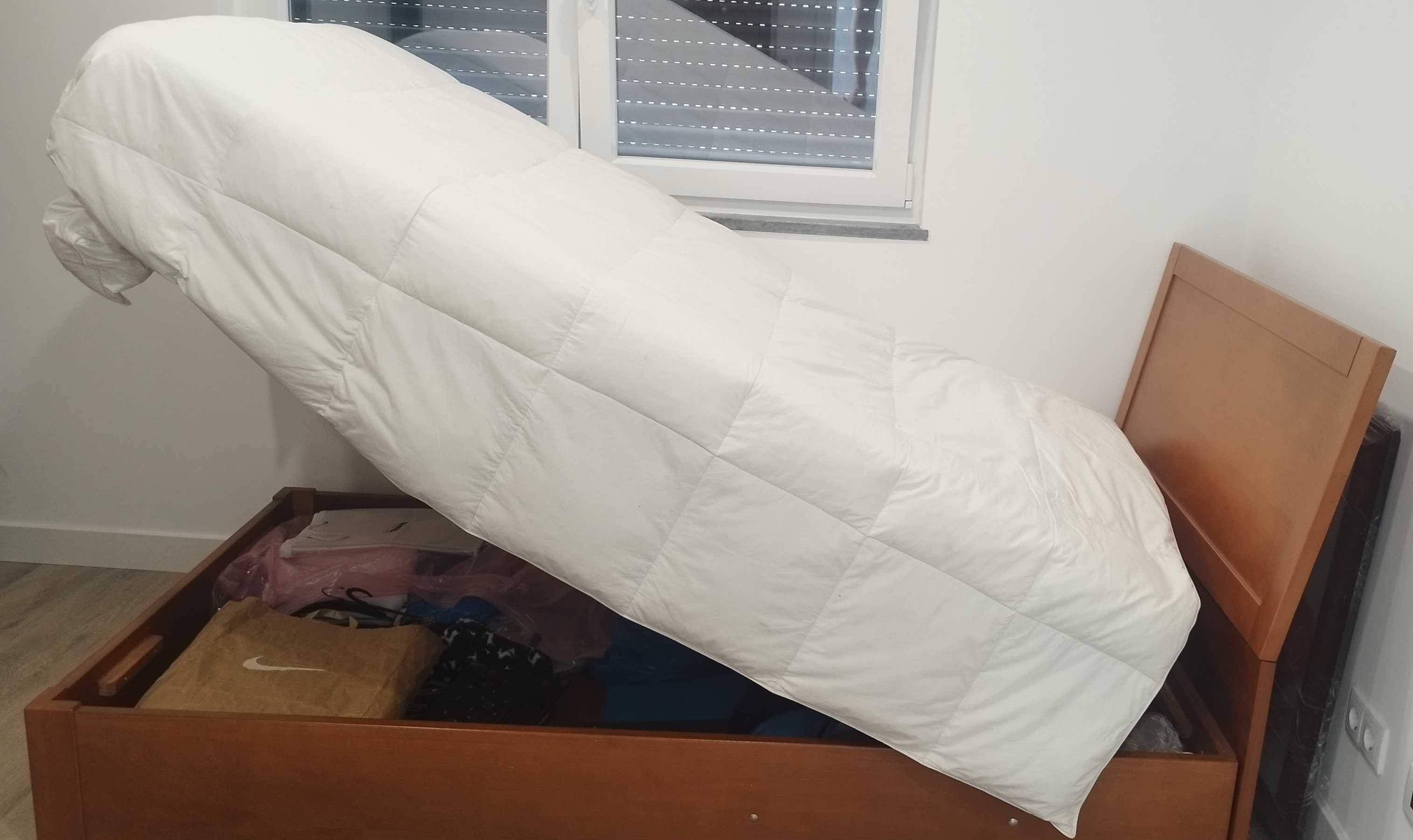 Cama de solteiro  com estrado elevatório