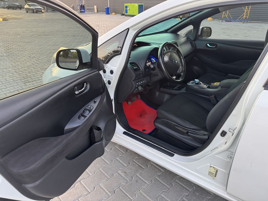 Продам Nissan Leaf
