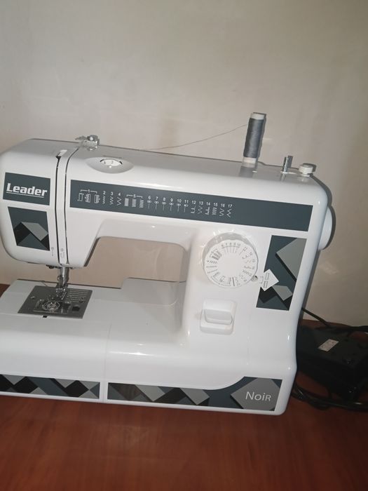 Швейна машинка LEADER Noir