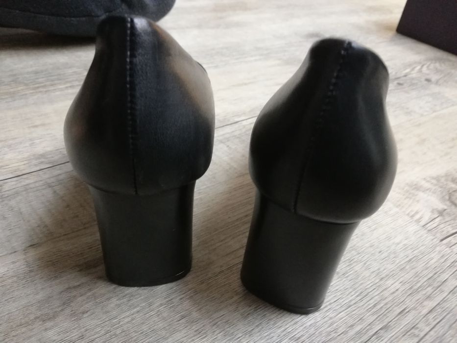 Skórzane buty na obcasie Ryłko rozmiar 39