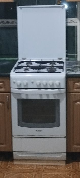 продам газовую плиту Аристон в рабочем хорошем состоянии