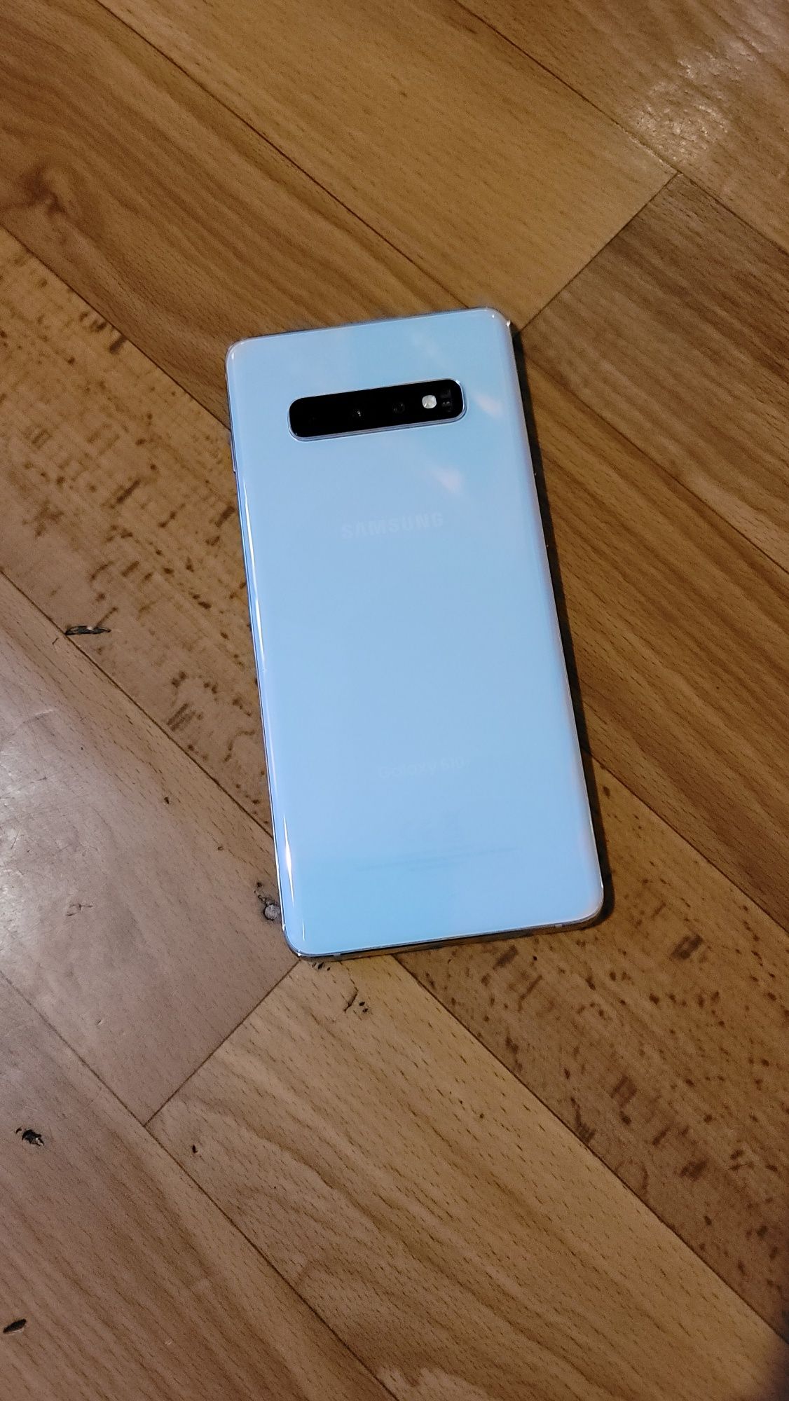 Samsung S10+ G975U 8/128гб. С браком